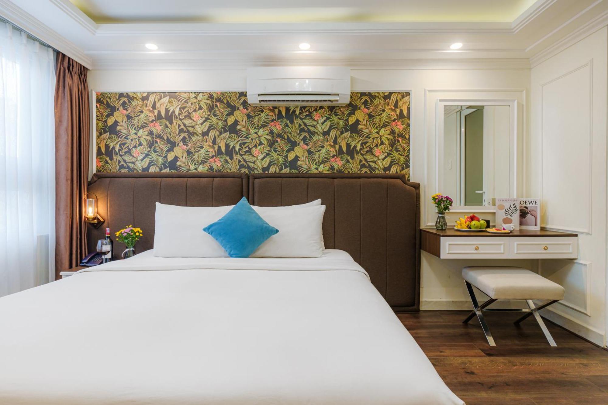 Deluxe Double or Twin Room with City View